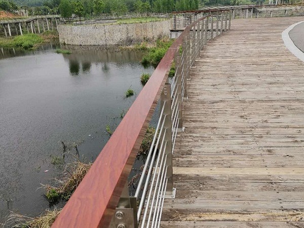 喜有沃304不銹鋼管興泰湖護欄項目