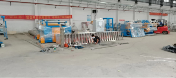 201不銹鋼方管應(yīng)用——設(shè)備不銹鋼護(hù)欄