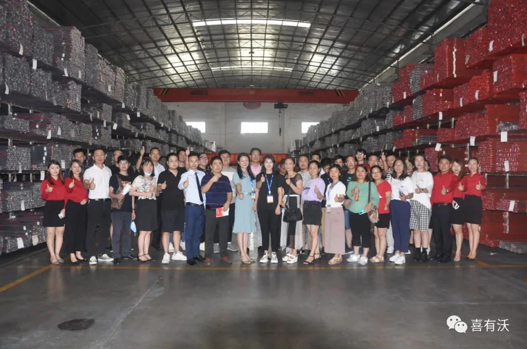 小伙伴參觀車(chē)間