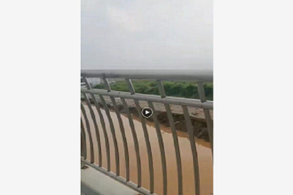 喜有沃鼎湖新區(qū)304不銹鋼管橋梁護欄項目