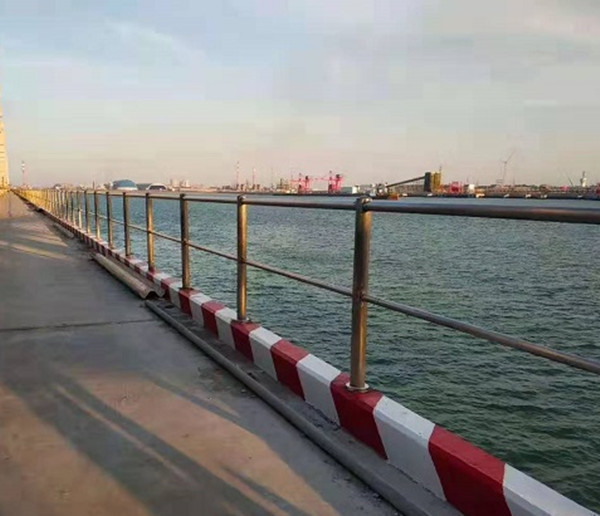 深水港碼頭護(hù)欄
