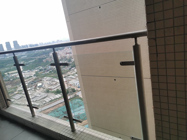 不銹鋼陽臺(tái)護(hù)欄