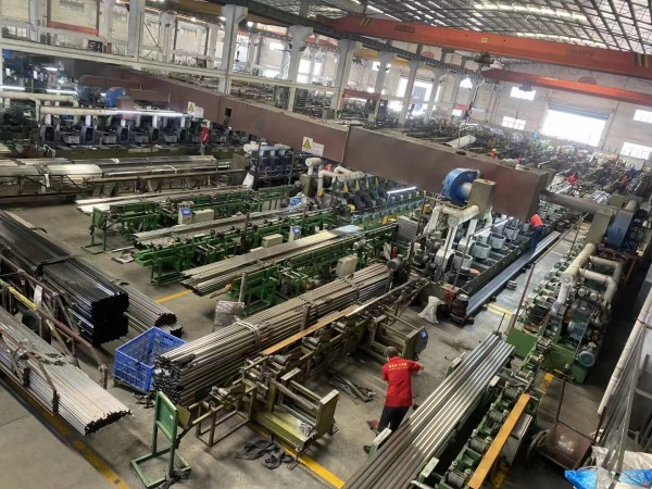 不銹鋼管生產(chǎn)車(chē)間